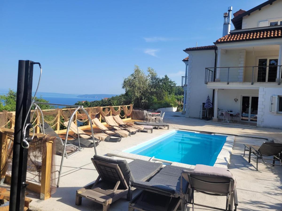Apartments Chiara Mit Meerblick Und Pool Und Jacuzzi Lovran Extérieur photo