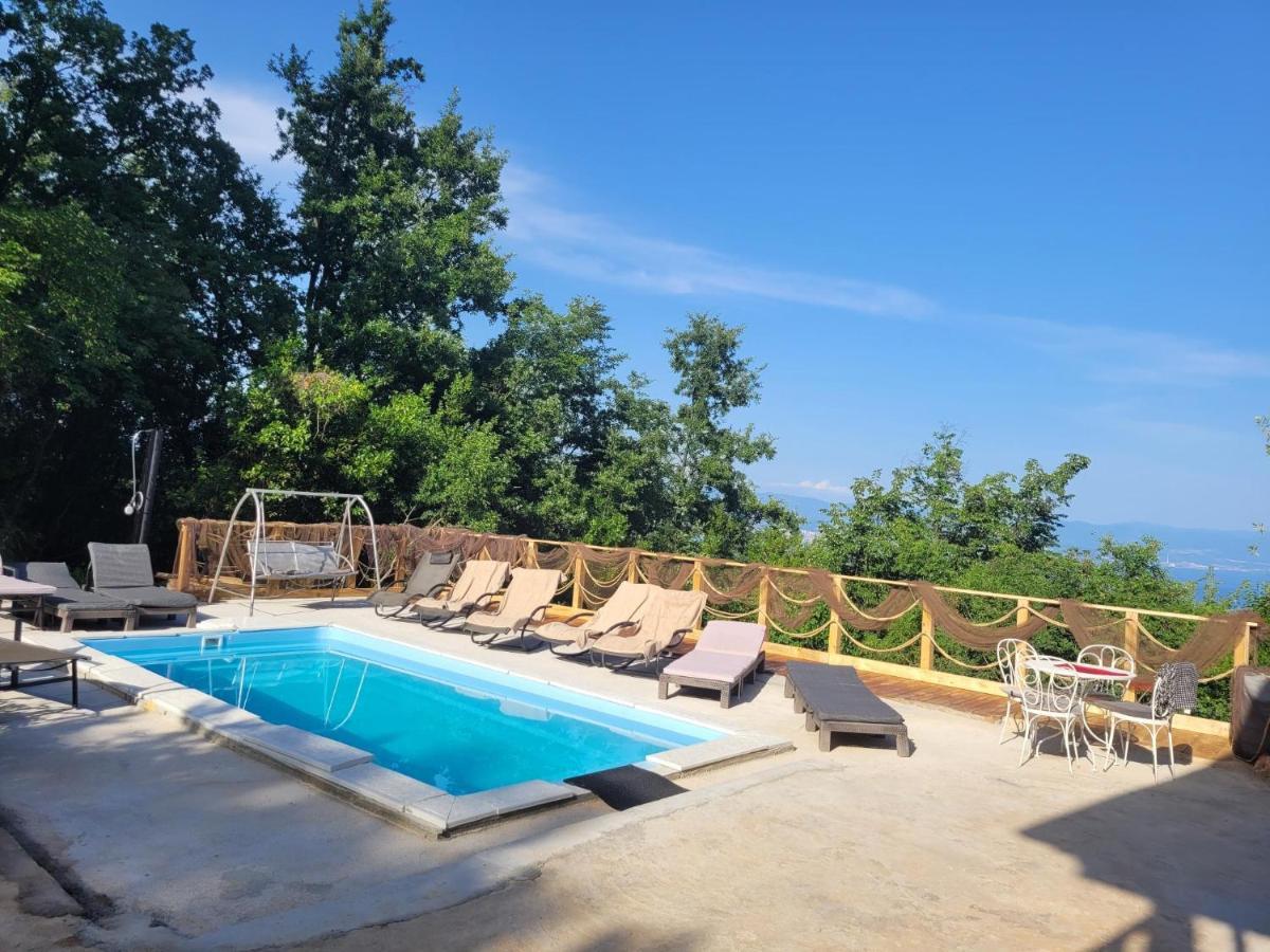 Apartments Chiara Mit Meerblick Und Pool Und Jacuzzi Lovran Extérieur photo
