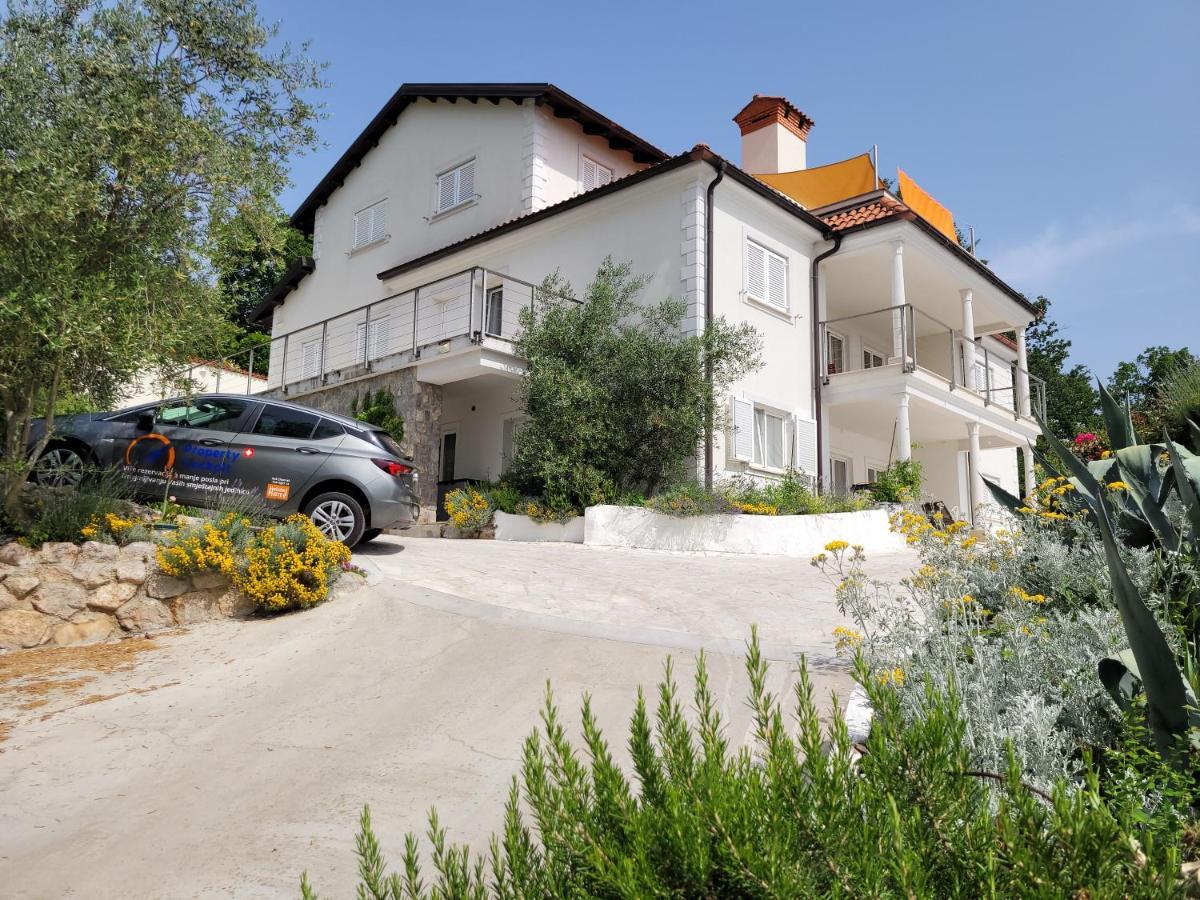 Apartments Chiara Mit Meerblick Und Pool Und Jacuzzi Lovran Extérieur photo