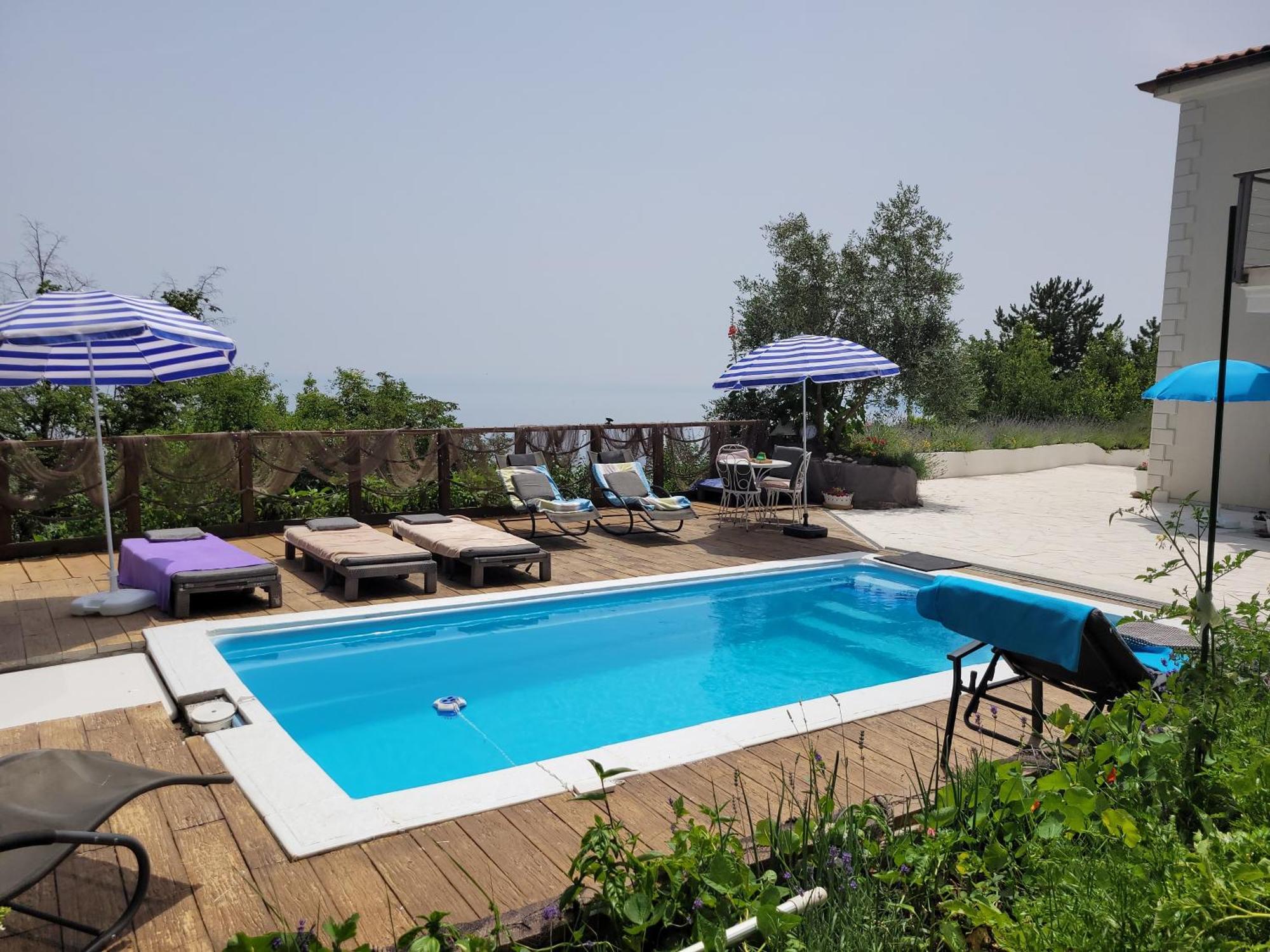 Apartments Chiara Mit Meerblick Und Pool Und Jacuzzi Lovran Extérieur photo
