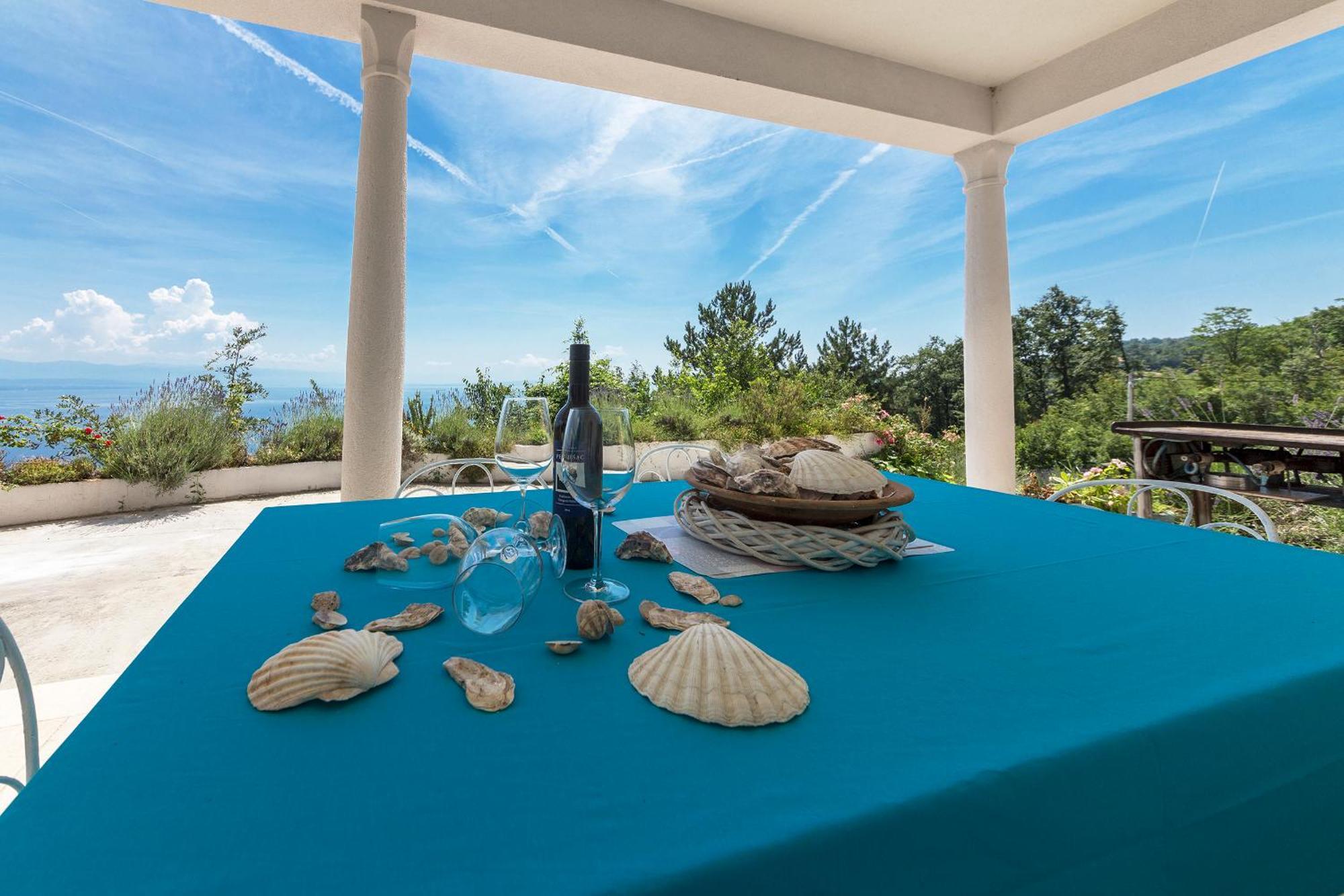 Apartments Chiara Mit Meerblick Und Pool Und Jacuzzi Lovran Extérieur photo