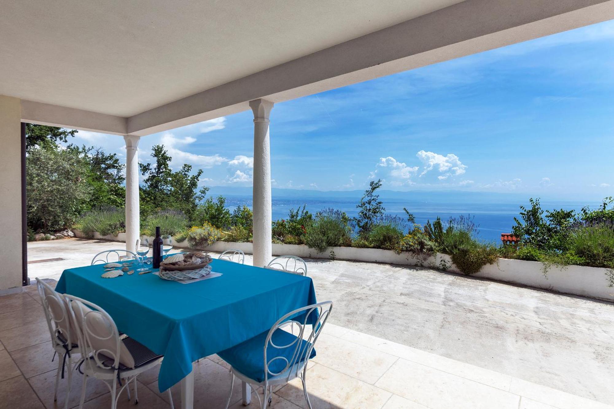 Apartments Chiara Mit Meerblick Und Pool Und Jacuzzi Lovran Extérieur photo