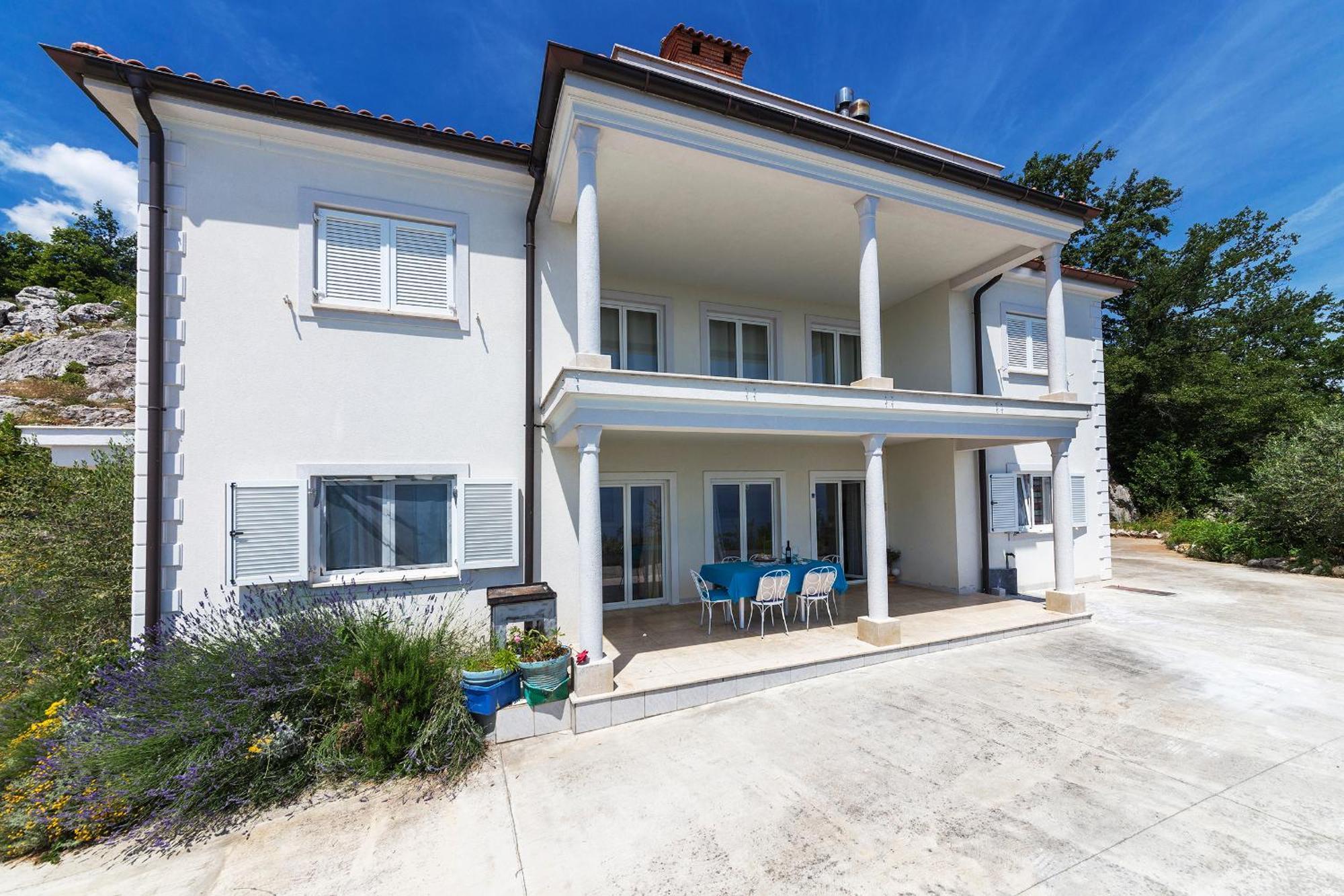 Apartments Chiara Mit Meerblick Und Pool Und Jacuzzi Lovran Extérieur photo