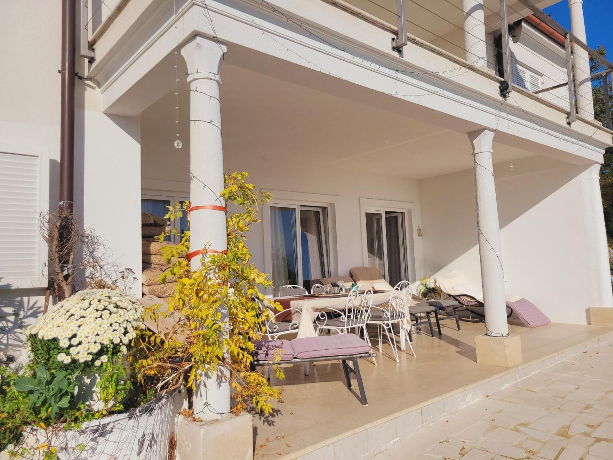 Apartments Chiara Mit Meerblick Und Pool Und Jacuzzi Lovran Extérieur photo
