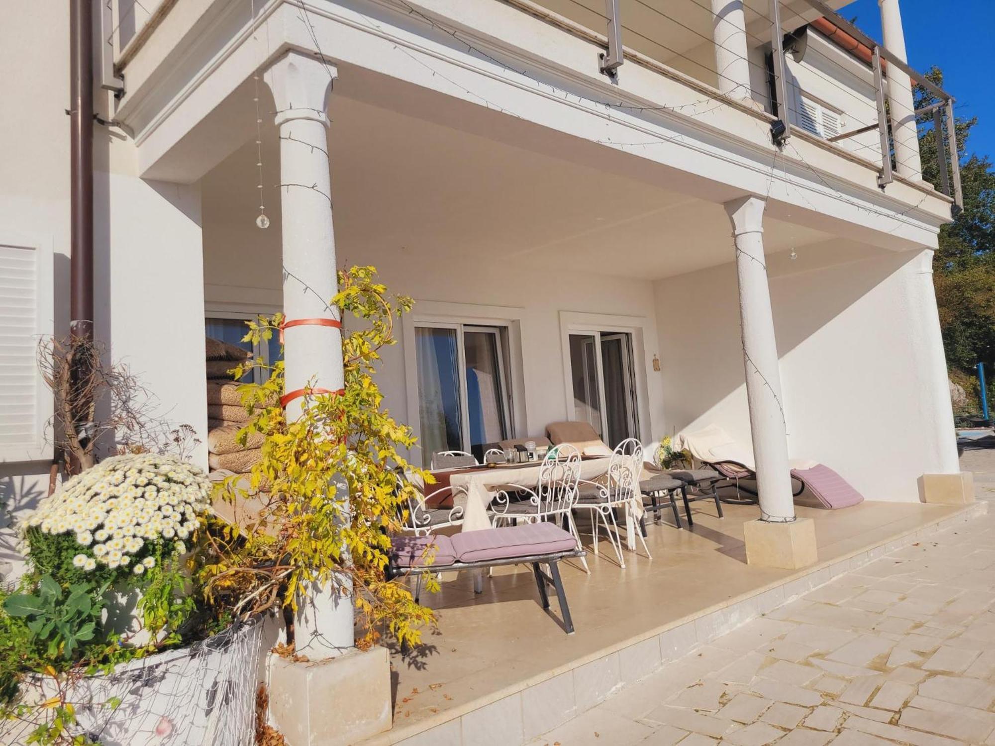 Apartments Chiara Mit Meerblick Und Pool Und Jacuzzi Lovran Extérieur photo